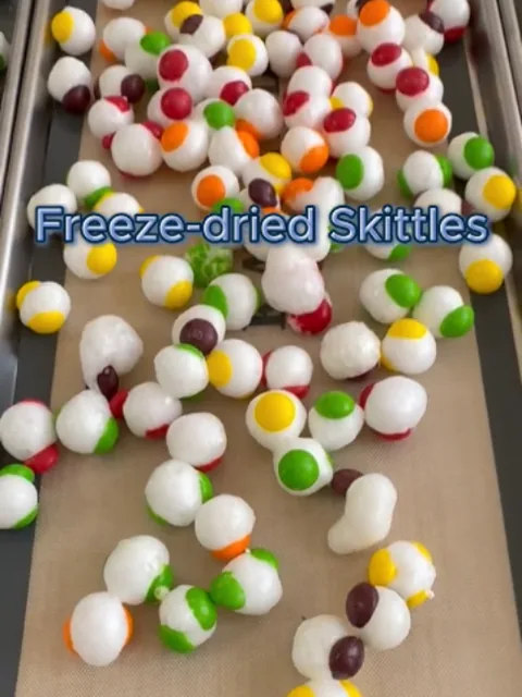 Miniatura del video de TikTok: Skittles liofilizados, segunda ronda