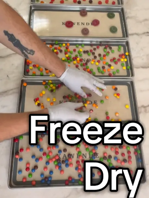 Miniatura del video de TikTok: una bolsa entera de Skittles liofilizados